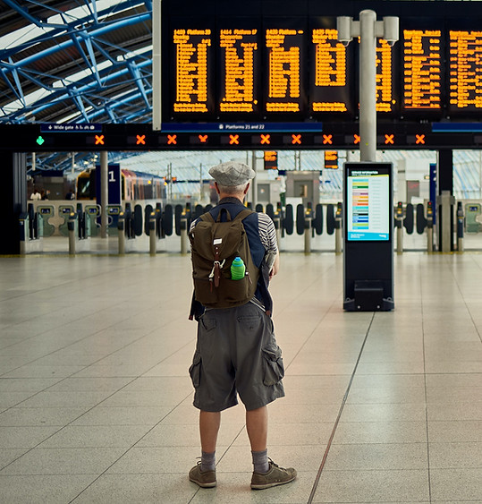 Man at the airport ready to go through passport control with Scytáles Mobile Validator for Travel Documents