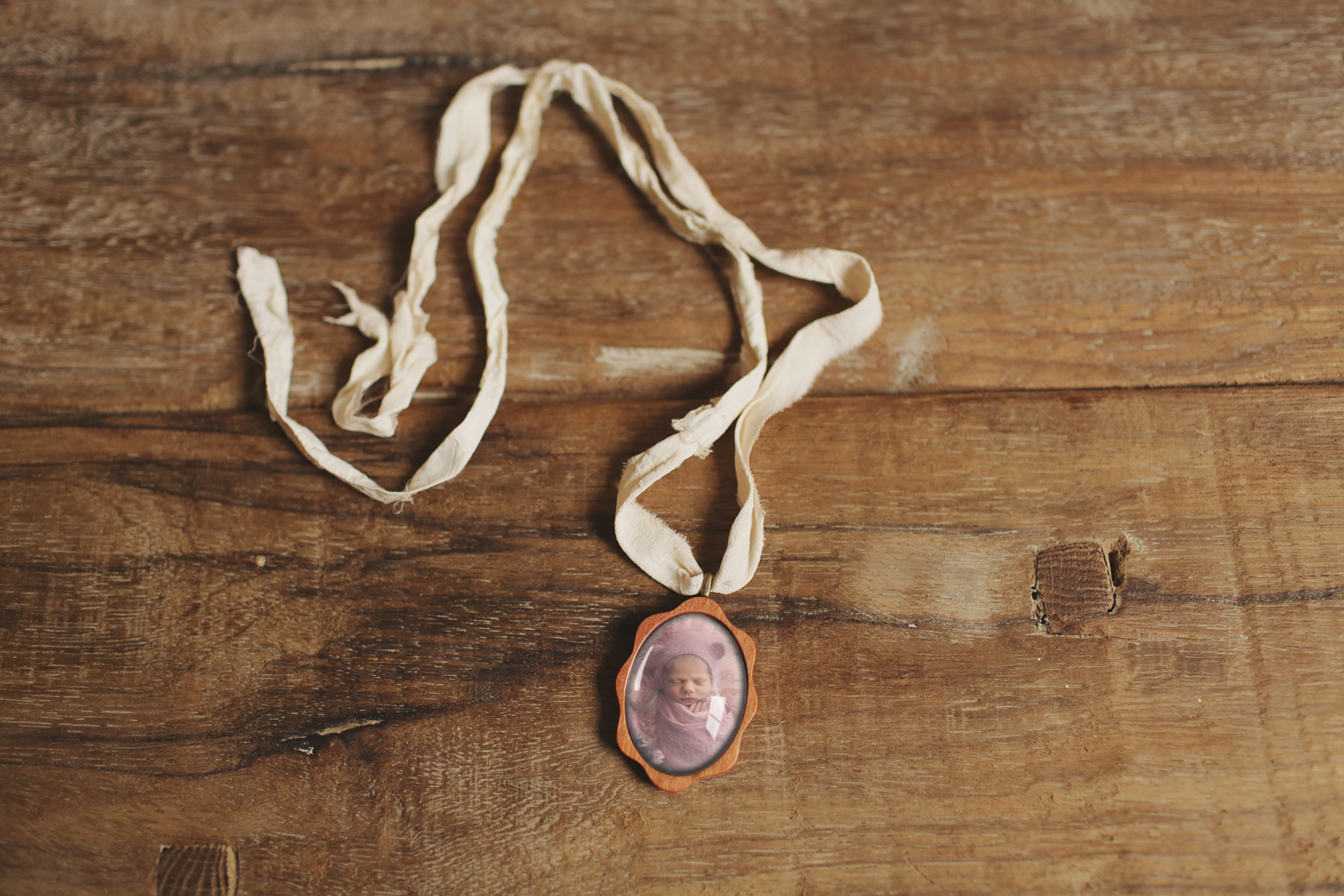 € 35 ,WOODEN HANGER WITH GLASS