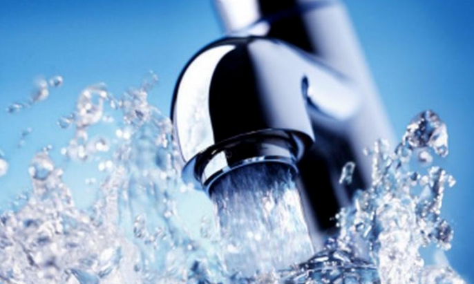 God draait een kraan open