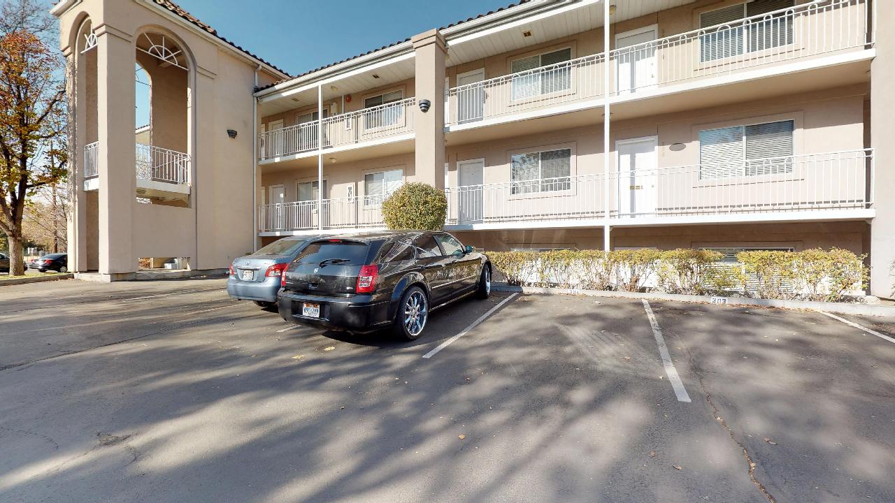 Monaco Court I Gallery