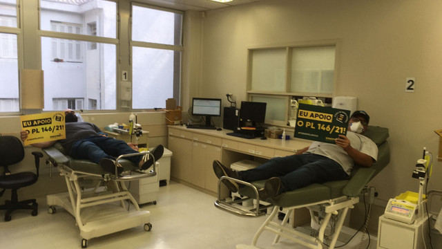 Servidores da DPE/RS realizam doação de sangue em dois hospitais de Porto Alegre