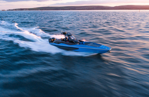 Hawk 38 Yacht