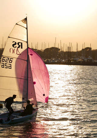 Sailing boat enters Lyminton