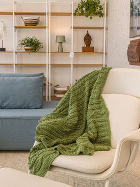 Green Meadow Throw Blaket