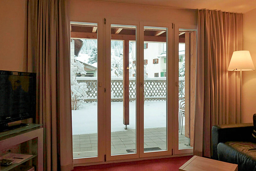 Ferienwohnung, Chavagliet, 2 ½ Zimmer, Wohnzimmer, Esszimmer, Gartensitzplatz