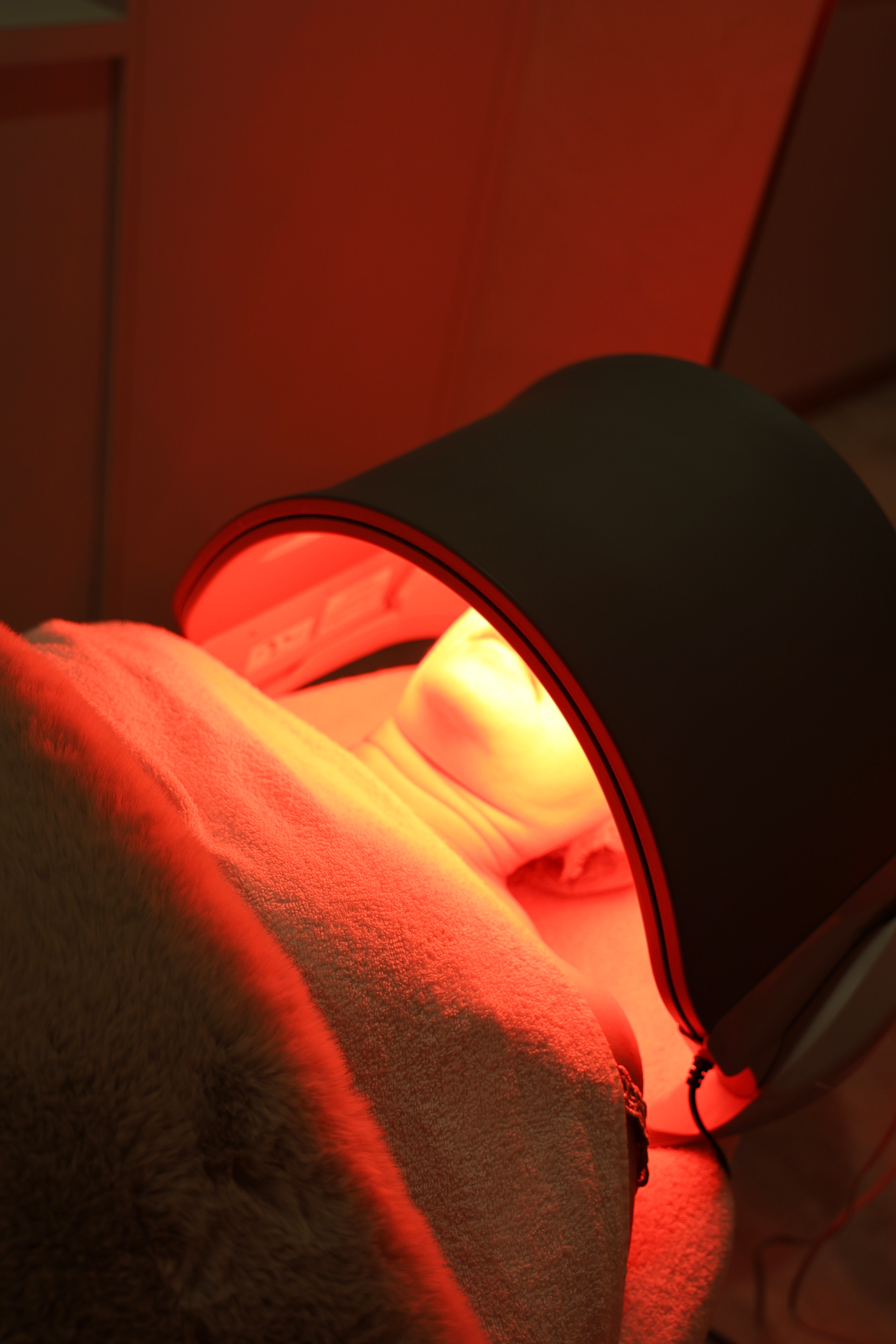 LED Light Therapy DeePigment & Skin Clinic Advanced Skin