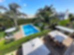 giardino e piscina visti dall'alto dell'hotel