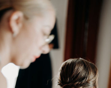photo préparation coiffure mariée 