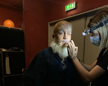 maquillage et coiffure scène