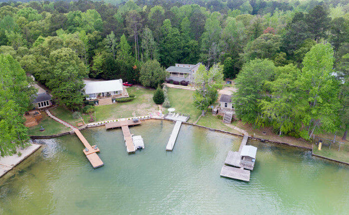 waterfront access amenities in Lake Martin homes