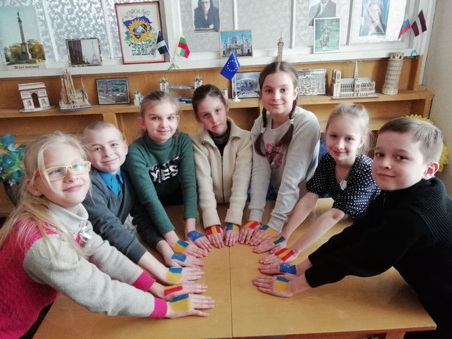 Роботи на конкурс "Маю право!"