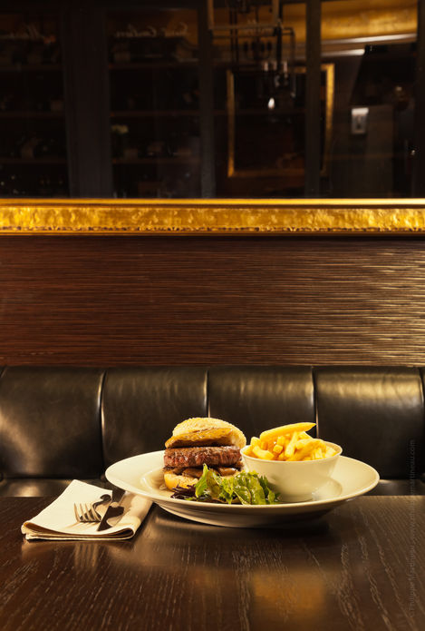 Hamburger, Brasserie Flottes,
© Philippe Martineau, photographe culinaire et videaste professionnel à Paris |
Photographe célèbre pour son style artistique original, il a été récompensé par 12 prix internationaux |
food photography bistronomie, brasserie, cuisine du monde