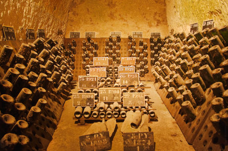 Vieilles bouteilles de champagne dans la cave du Paradis Pommery
© Philippe Martineau, photographe culinaire professionnel à Paris.
Photographe célèbre pour son style artistique original, il a été récompensé par 12 prix internationaux.