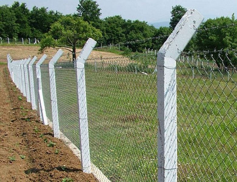 Demir Çit ve Beton Direkler