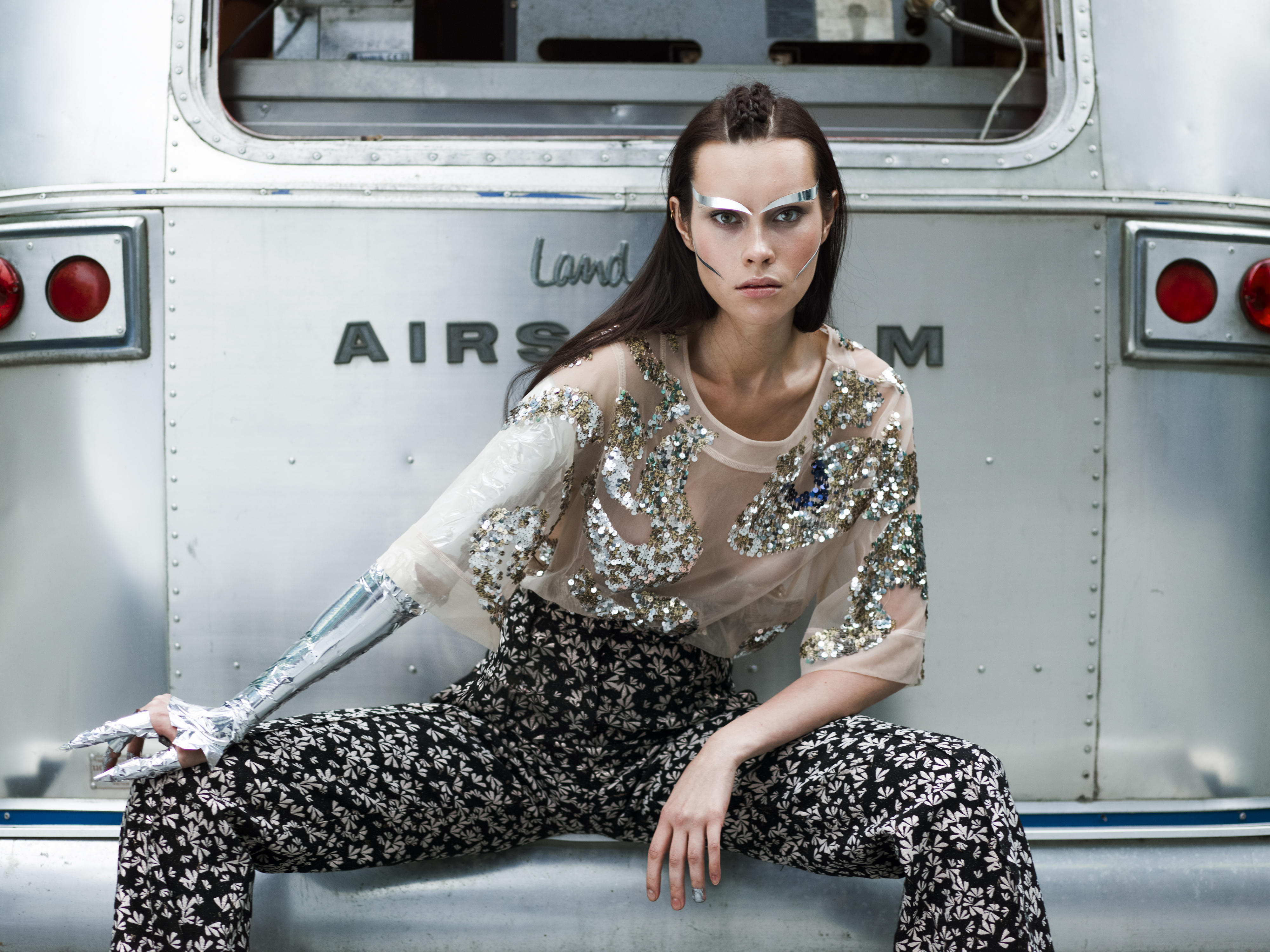 Iron Lady/ Teaser Magazine