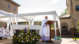 “Todo fue un don”: arzobispo emérito Samuel Aquila celebra 50 años de sacerdocio