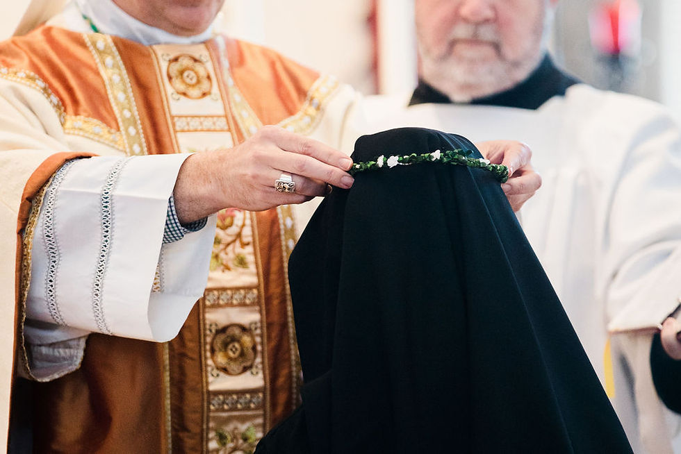 FOTOS: Hermana María-Benedicta profesa sus votos solemnes en la Abadía de Santa Walburga