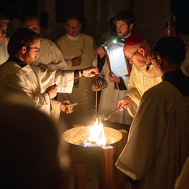 Rescate oculto: arzobispo James Golka reflexiona sobre la Resurrección en su primera Vigilia Pascual