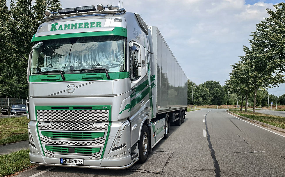 Kammerer Logistik LKW auf Straße Zugmaschine mit Anhänger