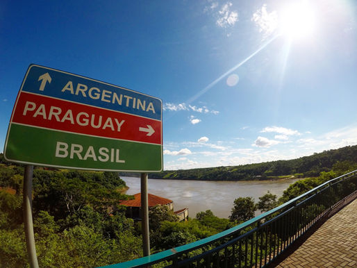 Professional passenger transportation service from Foz do Iguaçu to Ciudad del Este (Paraguay). Safe, fast, and comfortable transfers. Book now!