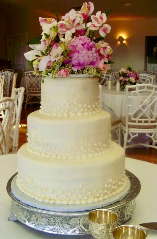 Thumbnail: Wedding Cakes for Intimate Gatherings and a Bit More.