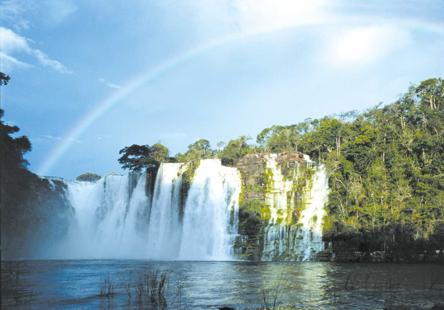 CASCADA ARCOIRIS - PARQUE NOEL KEMPFF MERCADO