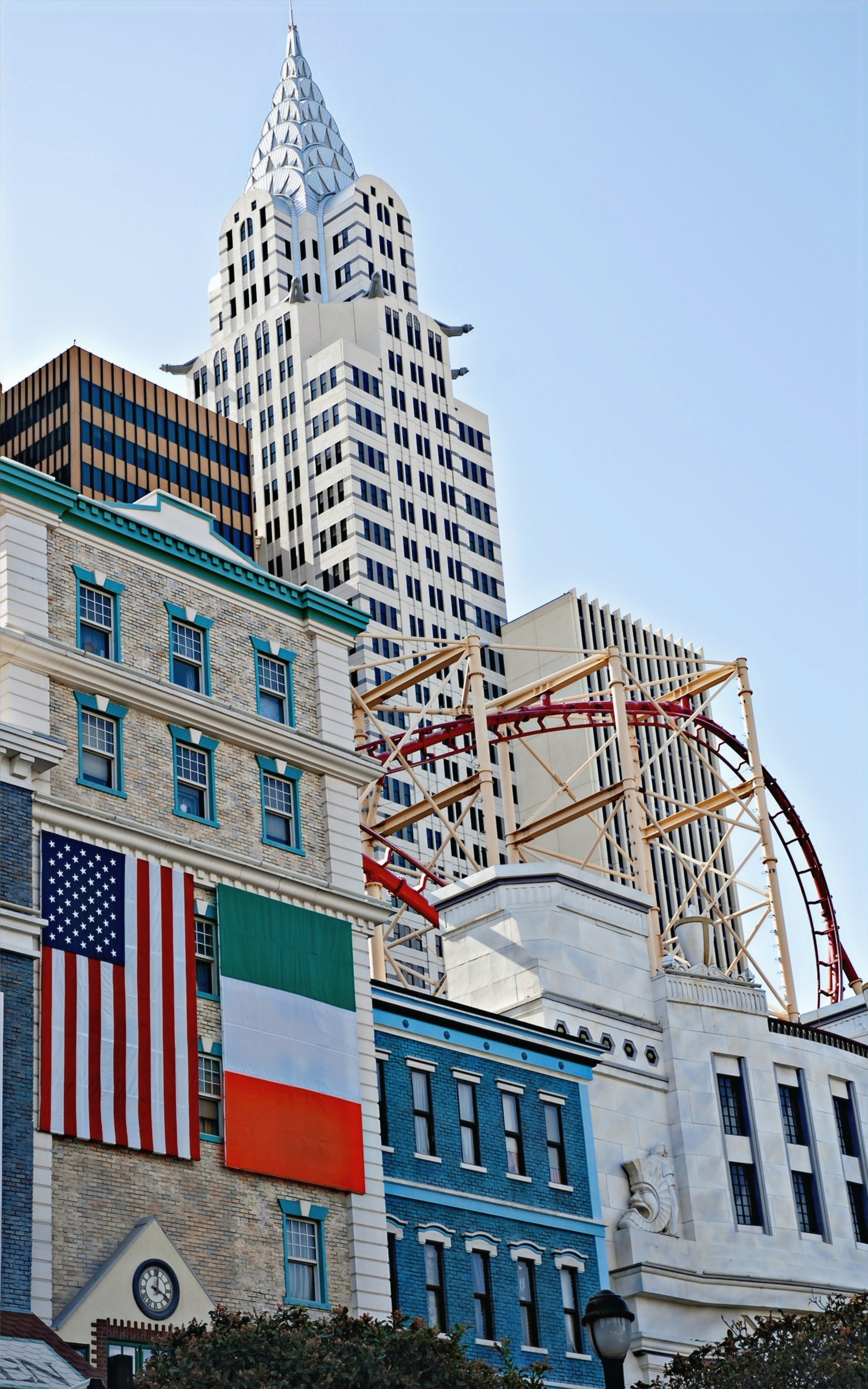 New York New York Hotel Las Vegas: Pool, Roller Coaster & Restaurants