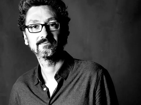 Entretien avec David Foenkinos, écrivain « sensible » dont la vie a basculé à l’adolescence, jusqu’à changer son regard sur le monde.