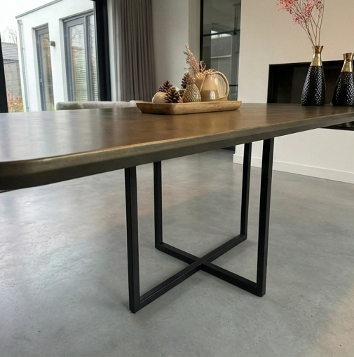 Thumbnail: Gedekte rechthoekige eettafel in brons – Elan model met sfeervolle styling