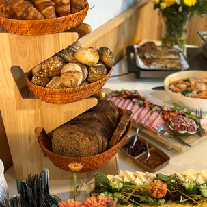 Ontbijtbuffet met verse broodjes voor evenementen bij Hotel de Watertoren in Dordrecht
