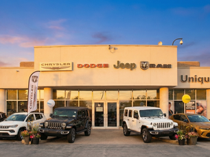 If you’re Googling “jeep”, you’re probably not dreaming about a basic commuter. You’re picturing trails, snow days, cottage roads and family road trips — with a vehicle that actually feels ready for all of it.