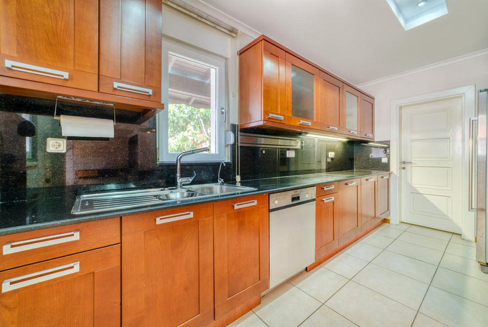 living room and kitchen combined view – villa for sale in Alanya Tosmur