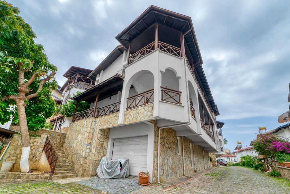 exterior shot of villa and garage – villa for sale in Alanya Tosmur