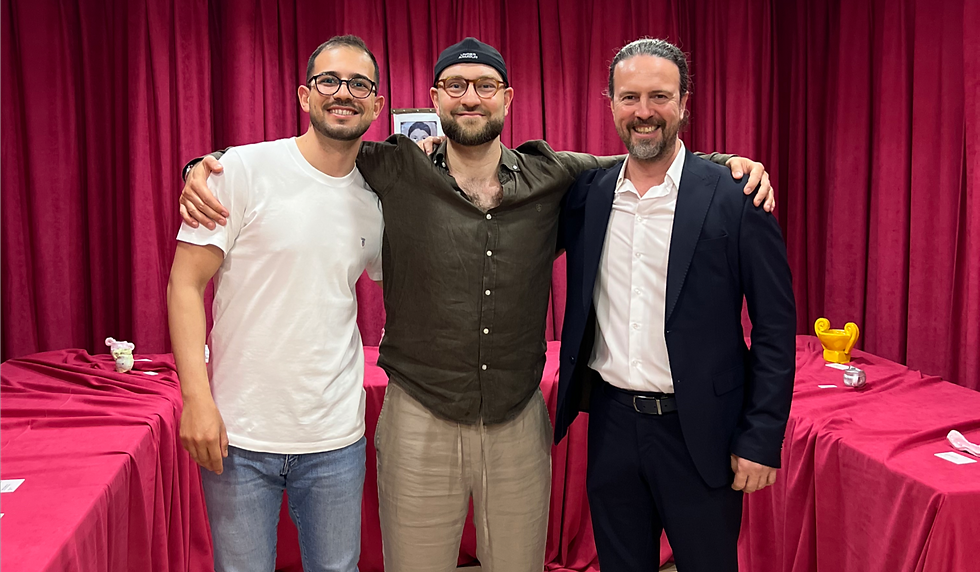From left to right: Yakup Emir Oral, Alan Nekhay, and Yasin Kınay — captured at the end of the evening with genuine smiles and shared inspiration. Alan Nekhay, in the center, opens his arms as if to embrace the next generation of Alanya’s cultural visionaries.