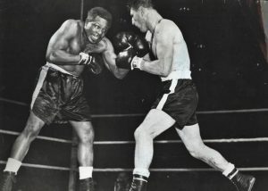 Durelle-vs-Moore-legendary-fight