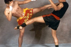 MUAY-THAI-ATTACK-DEFENCE-KICK-300x200