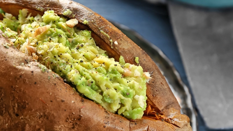 Cartof dulce copt cu guacamole