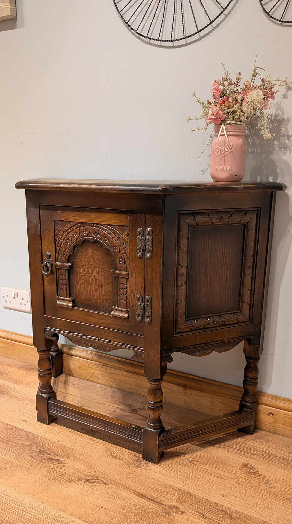 Thumbnail: 2512 Old Charm Side Table