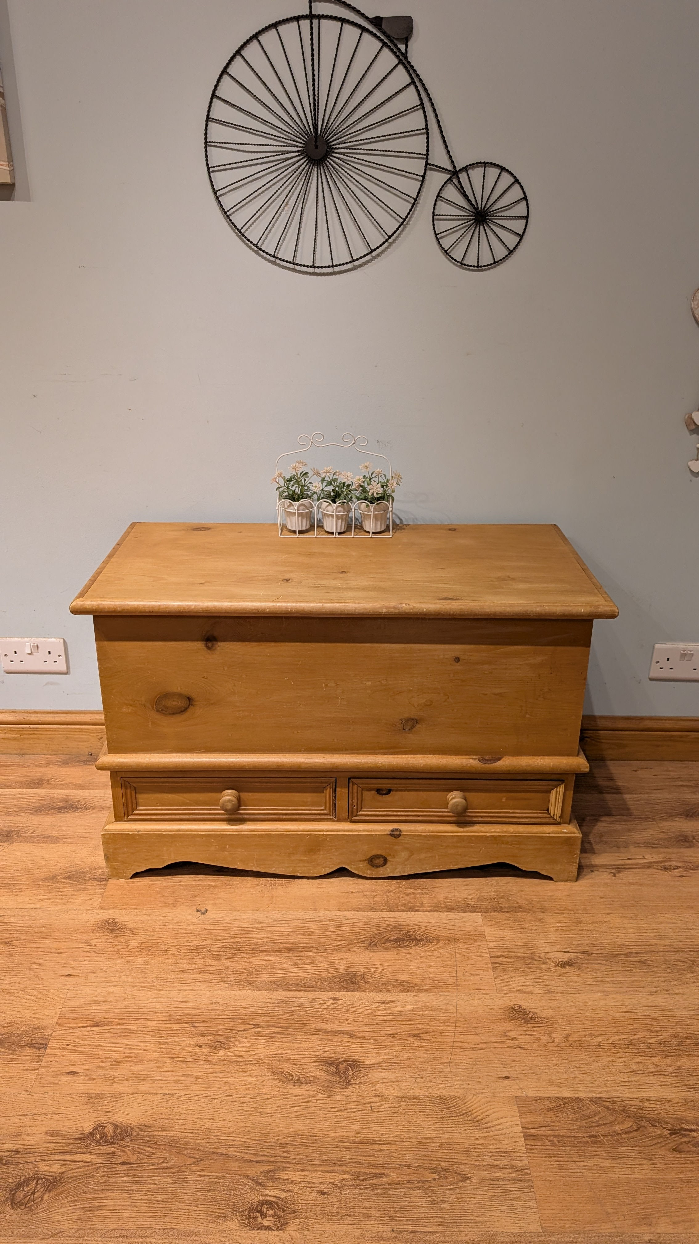 2535 Solid Pine Blanket Box