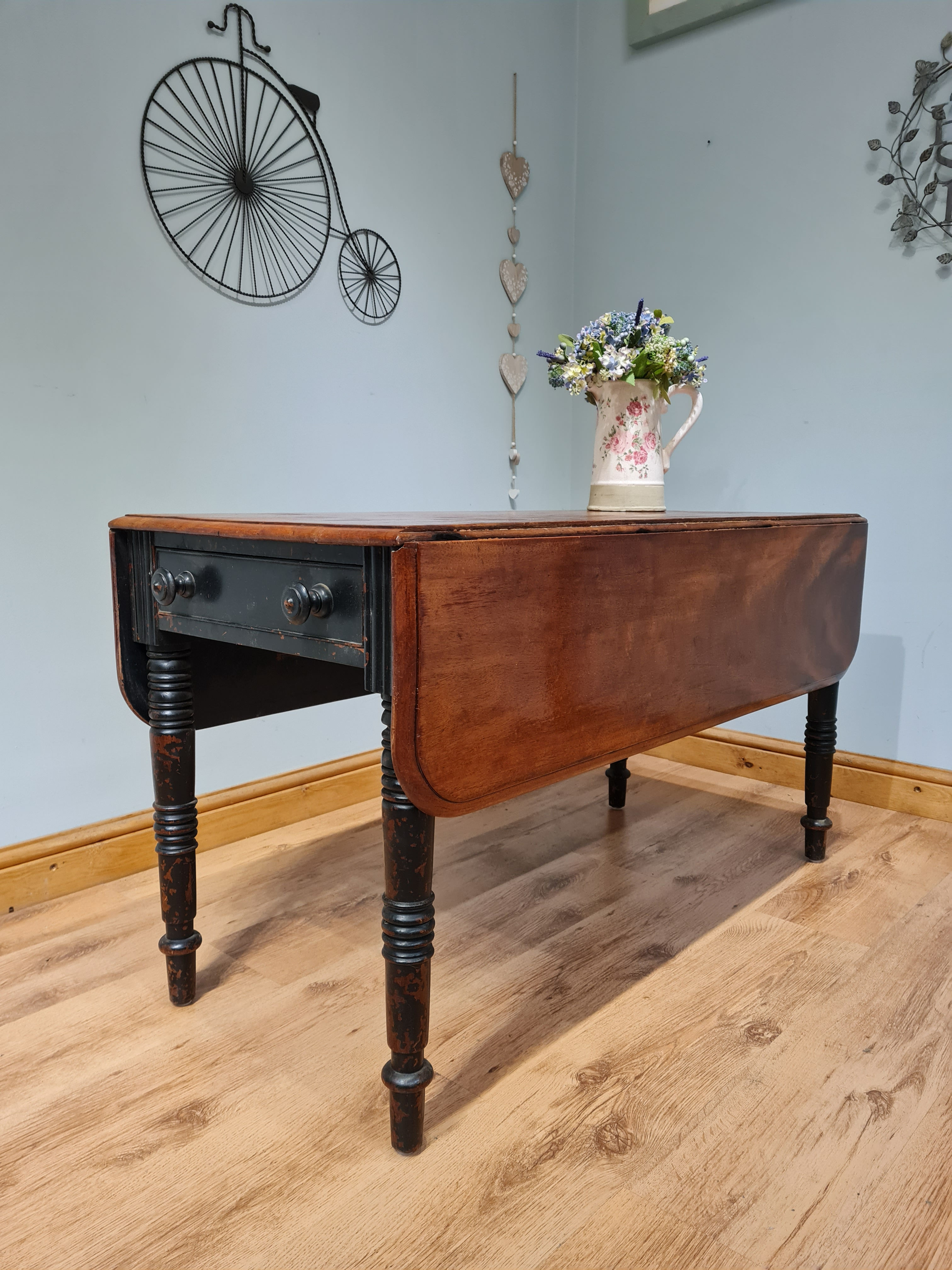 1276 Antique Mahogany Pembroke Drop-Leaf Table