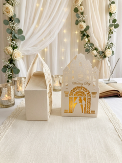 Caja troquelada motivo iglesia novios