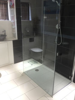 Black and white bathroom