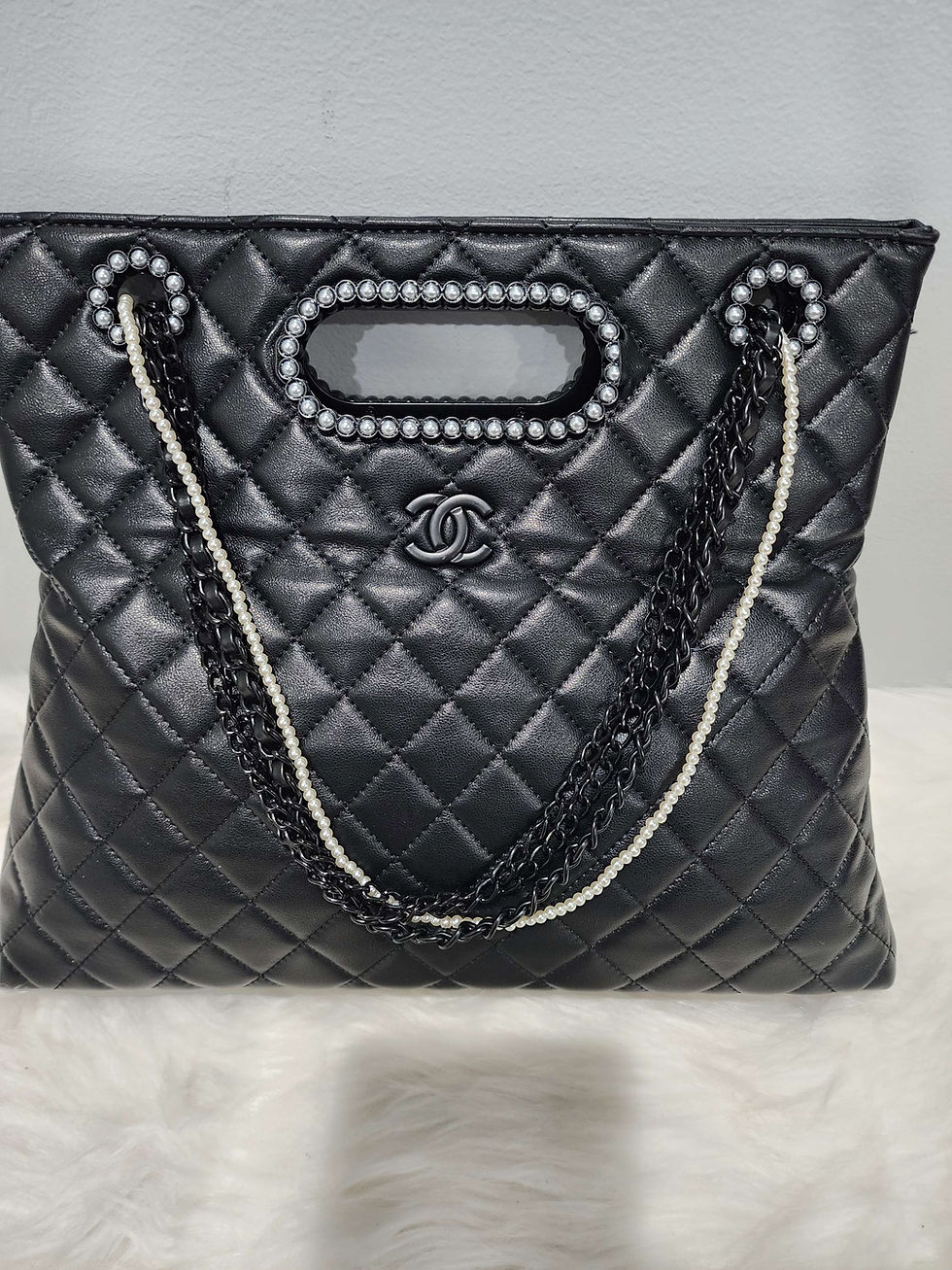 Thumbnail: CC Black Leather Shoulder Bag