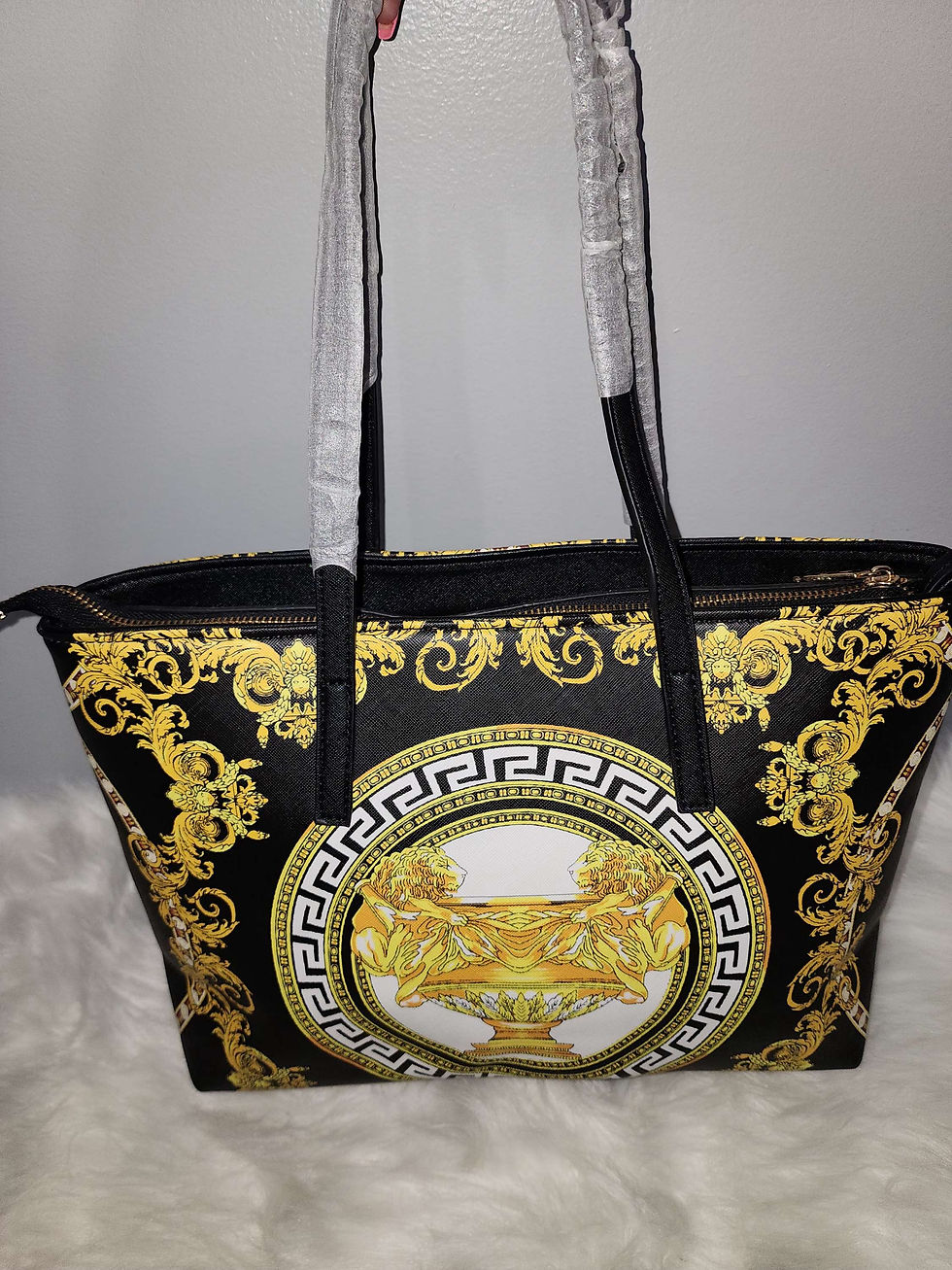Thumbnail: V3rs@c3 Saffiano Leather Medium Tote