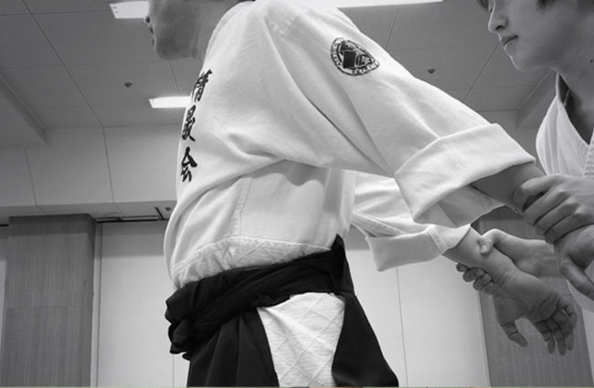 後ろに絞られた状態