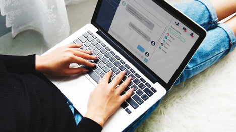 Why Adding a Live Chat on Your Company Website Is a Must