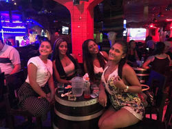 mujeres fonda la elegancia