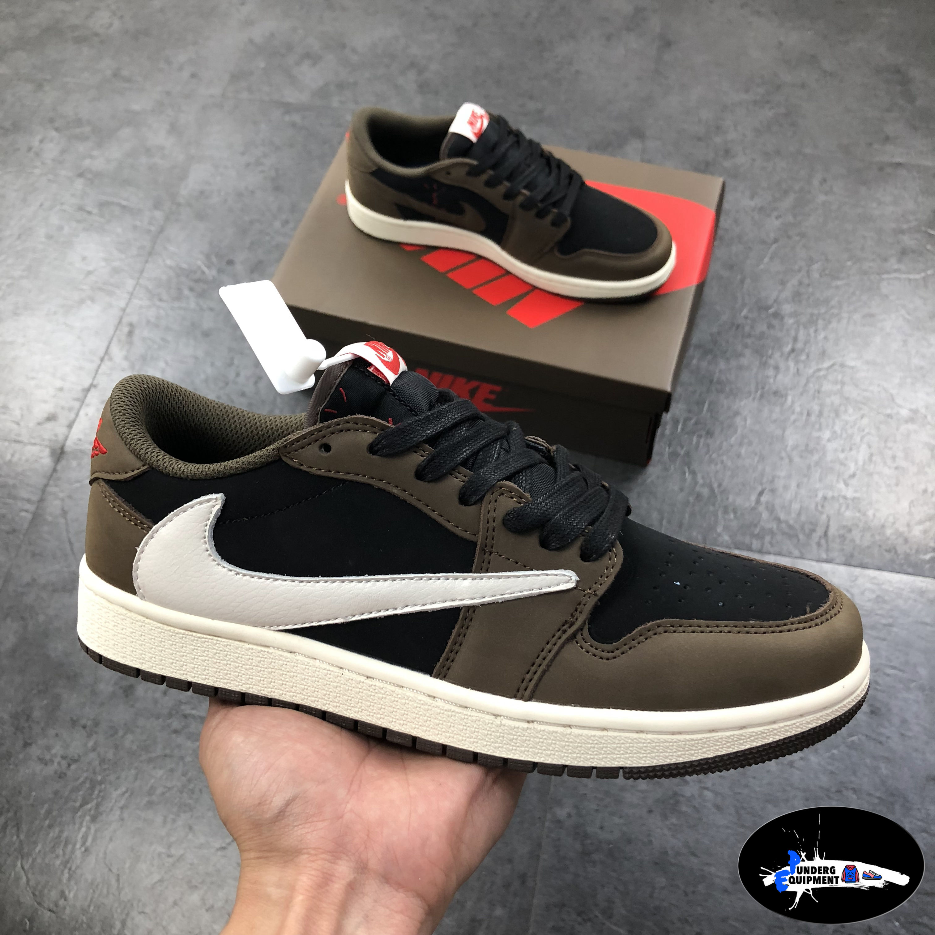 Jordan 1 Low colab. Travis Scott