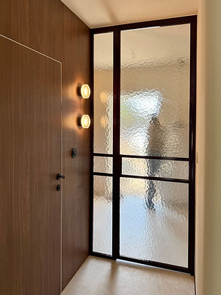 Loft-Drehtür mit festem Seitenelement aus Glas