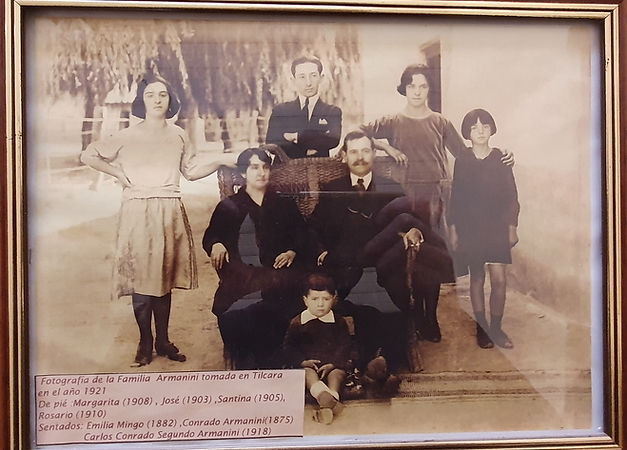 Familia Armanini en Tilcara, 1921 — Conrado sentado al centro con su esposa Emilia Mingo.j